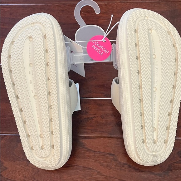 Capelli of New York Kids Cream Slide Sandals with Fun Embellishments - Picture 2 of 2